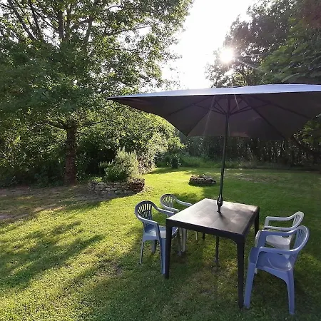 à L'orée Du Bois